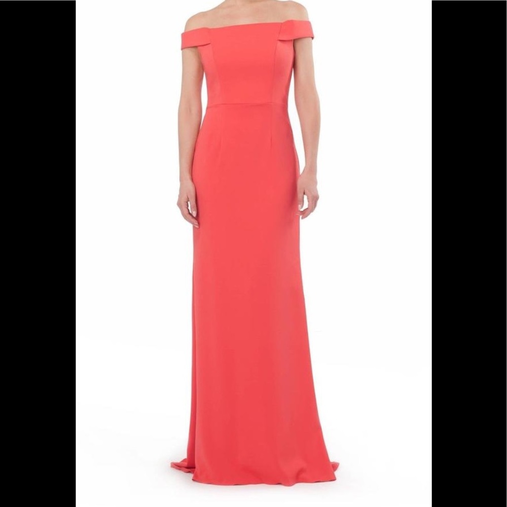 Carmen Marc Valvo Infusion Women's Crepe Dress red